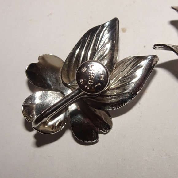 Vtg. HSB 1/20 12KT White G.F. Floral Earrings - Picture 6 of 7